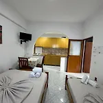 Guest house Holiday Rooms Ksamil