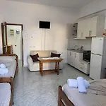 Holiday Rooms *