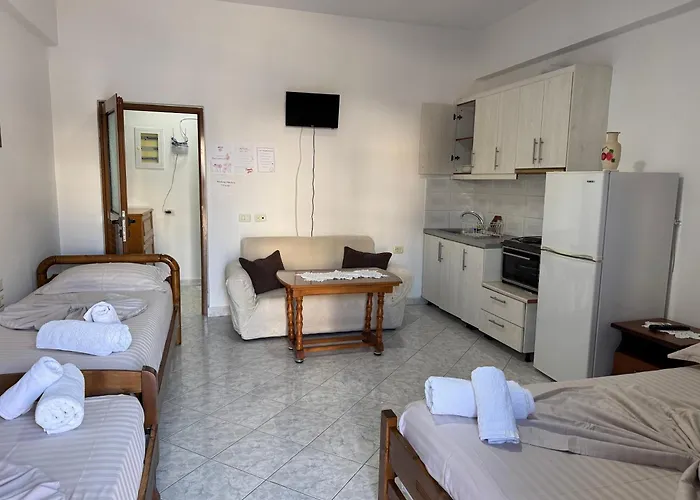 Holiday Rooms *