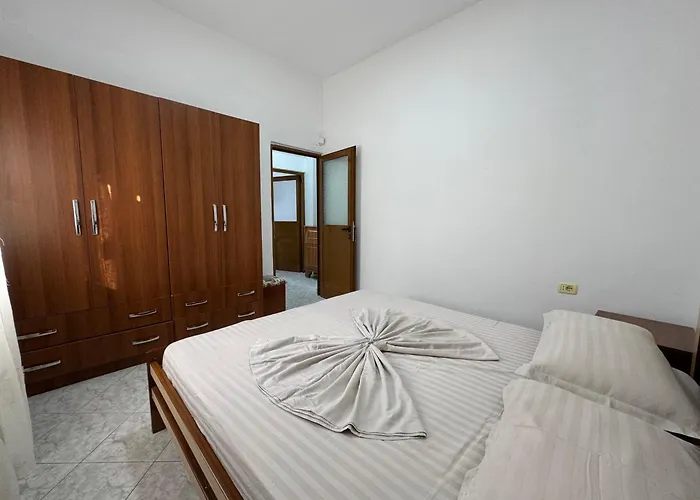 招待所 Holiday Rooms *