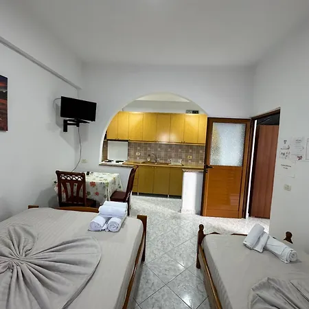 בית הארחה Holiday Rooms קסאמיל