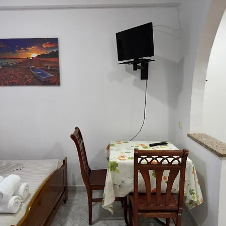 Πανσιόν Holiday Rooms *