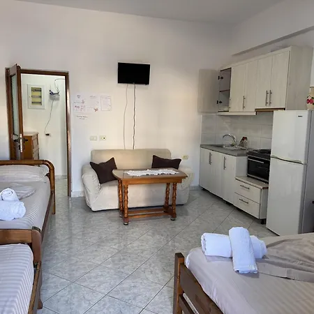 Holiday Rooms *