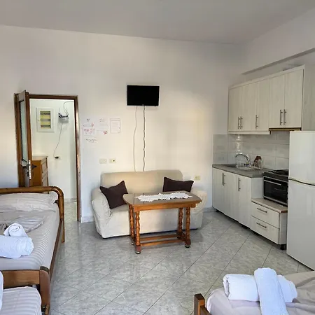 Holiday Rooms *